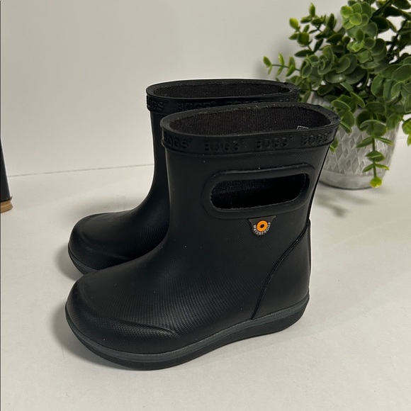 BOGS Kids Black Rain Boots - Picture 9 of 17
